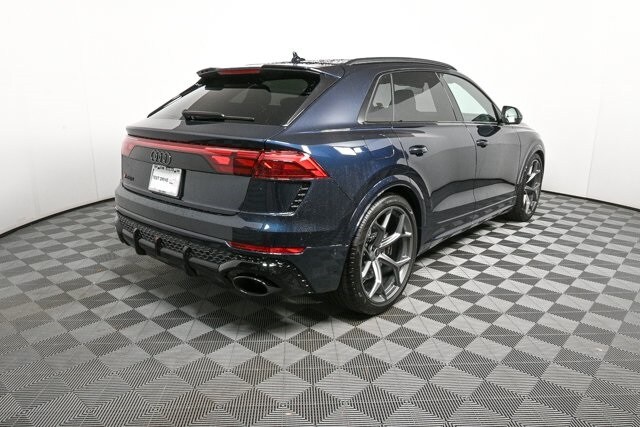 2025 Audi RS Q8 photo 3