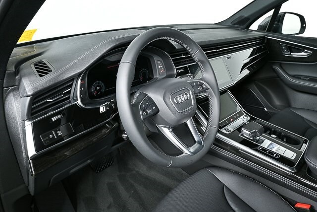 2025 Audi Q7 55 Premium Plus photo 4