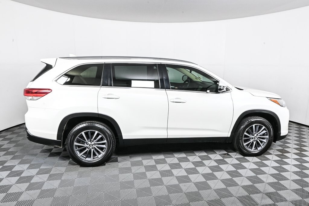 2019 Toyota Highlander XLE photo 2