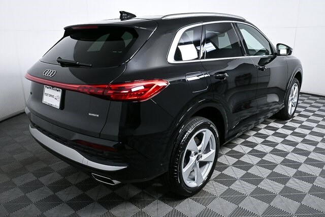 2025 Audi Q5 2.0T Premium Plus photo 2
