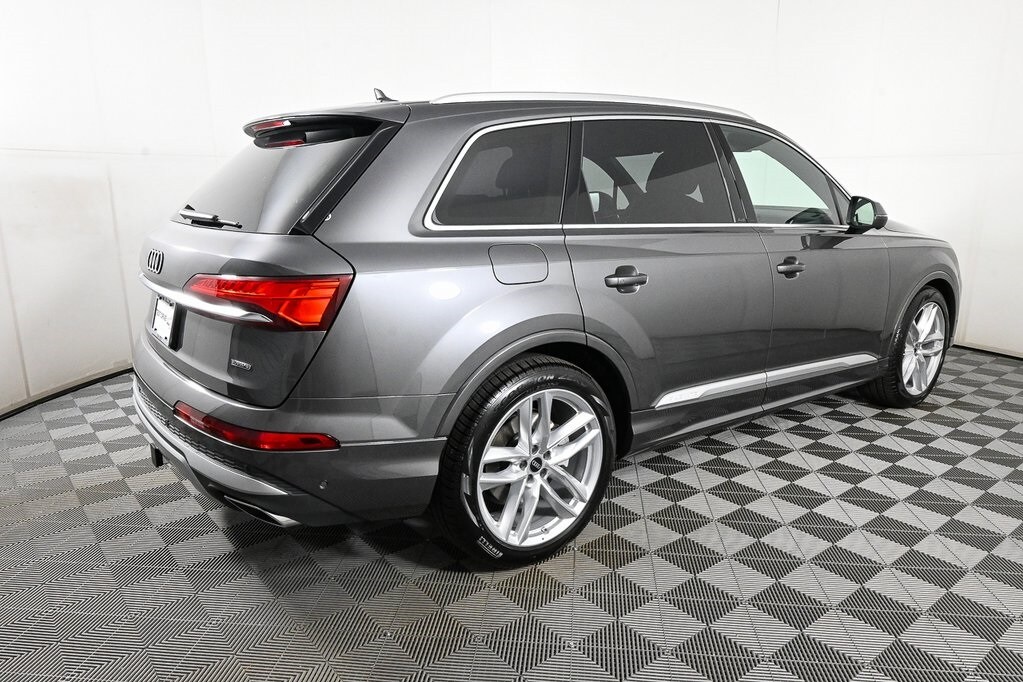 2025 Audi Q7 55 Premium Plus photo 2