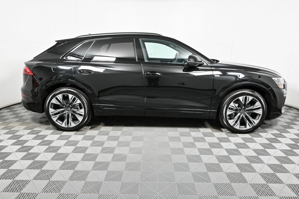 2025 Audi Q8 55 Prestige photo 2