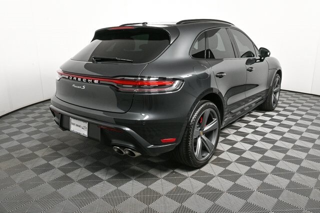 2025 Porsche Macan S photo 3