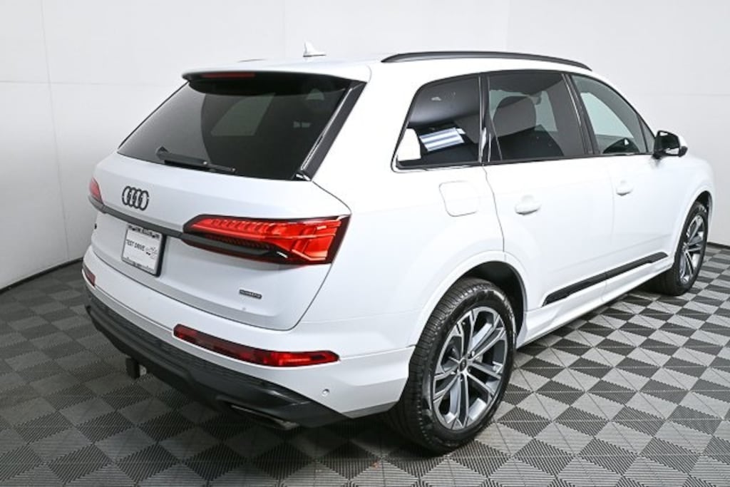 New 2026 Audi Q7 55 Premium SUV