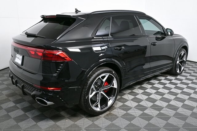 2026 Audi RS Q8 photo 3