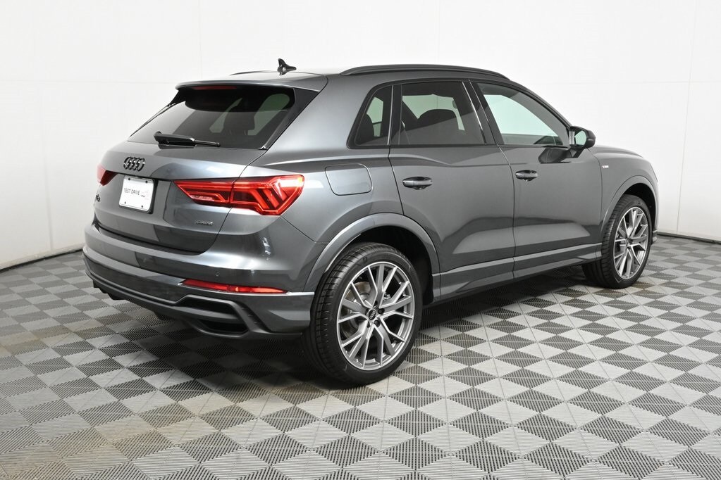 2025 Audi Q3 45 TFSI S line Premium Plus photo 2