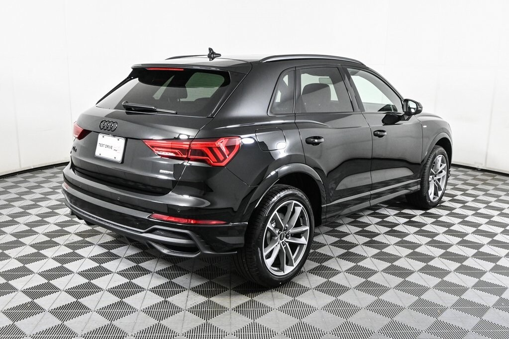 2025 Audi Q3 45 TFSI S line Premium photo 2