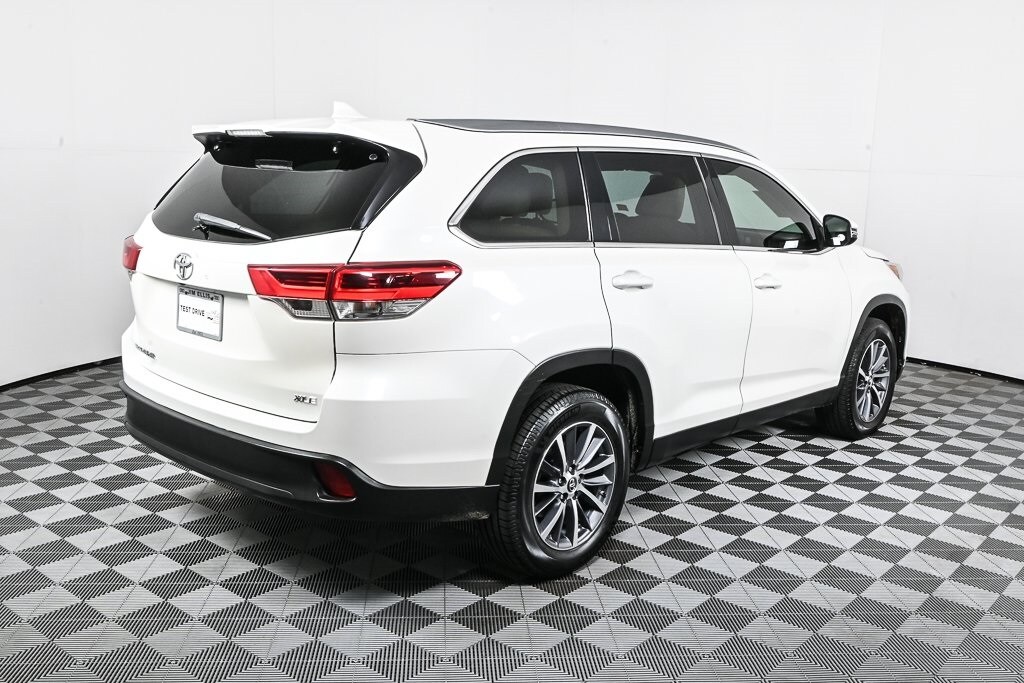 2019 Toyota Highlander XLE photo 3