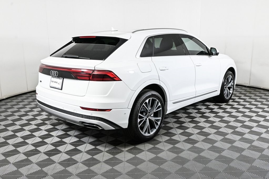 2025 Audi Q8 55 Premium photo 3
