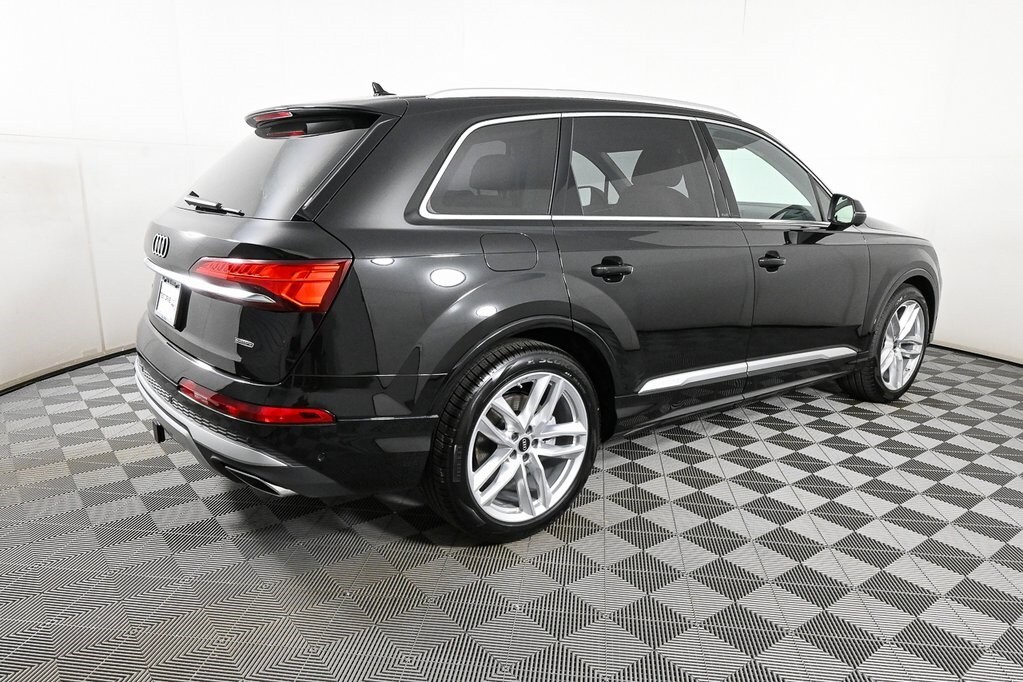 2025 Audi Q7 55 Premium Plus photo 3