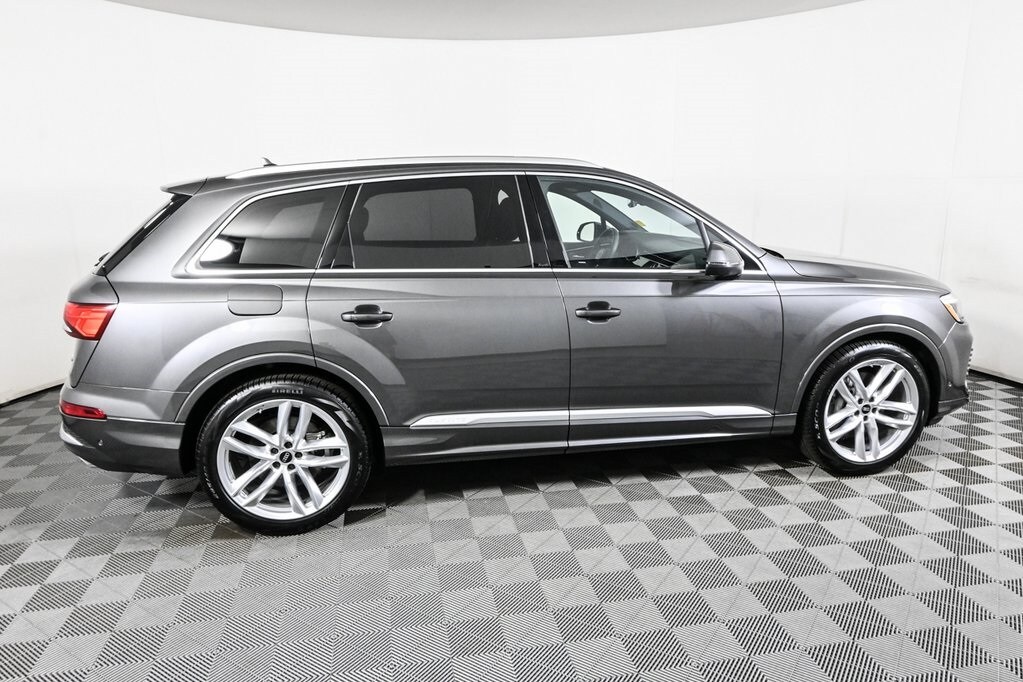 2025 Audi Q7 55 Premium Plus photo 2