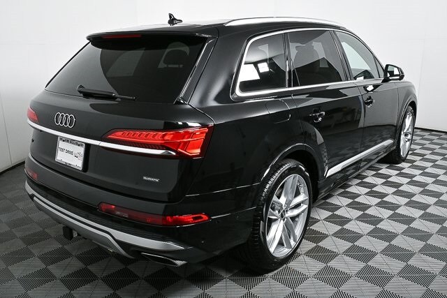 2025 Audi Q7 55 Premium Plus photo 3