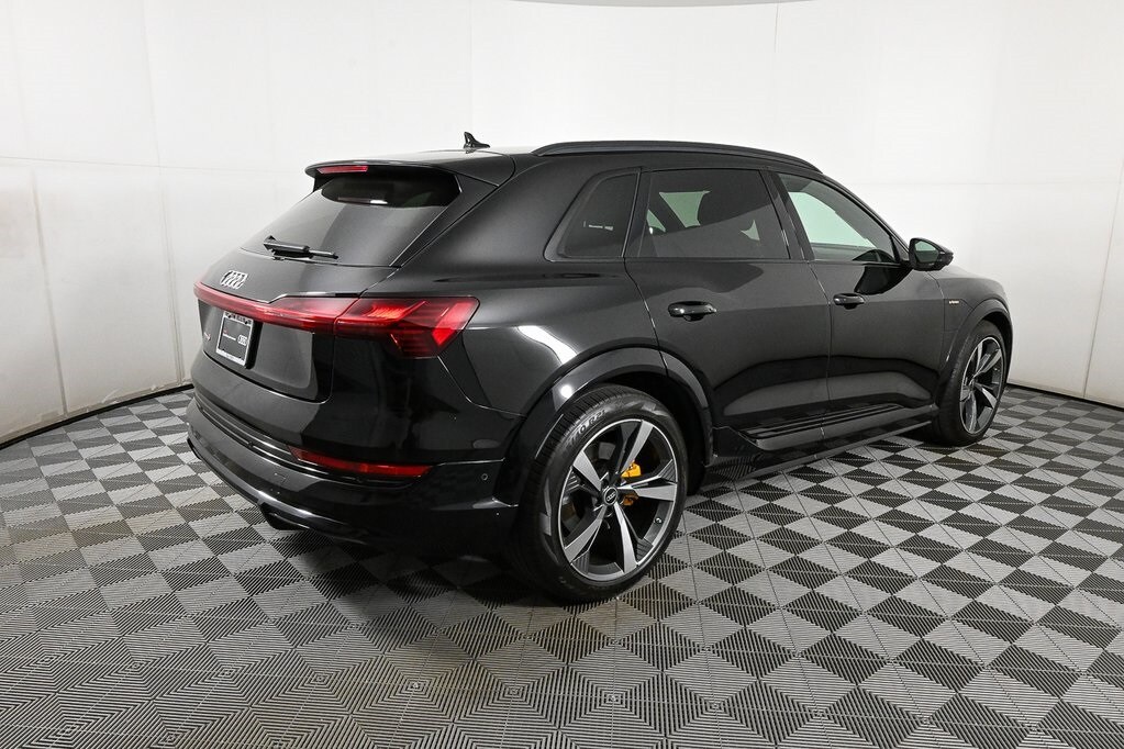 2022 Audi e-tron Premium Plus photo 3