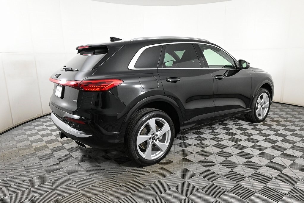 2025 Audi Q5 2.0T Premium Plus photo 2