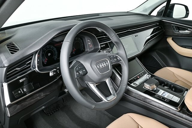 2025 Audi Q7 55 Premium Plus photo 4