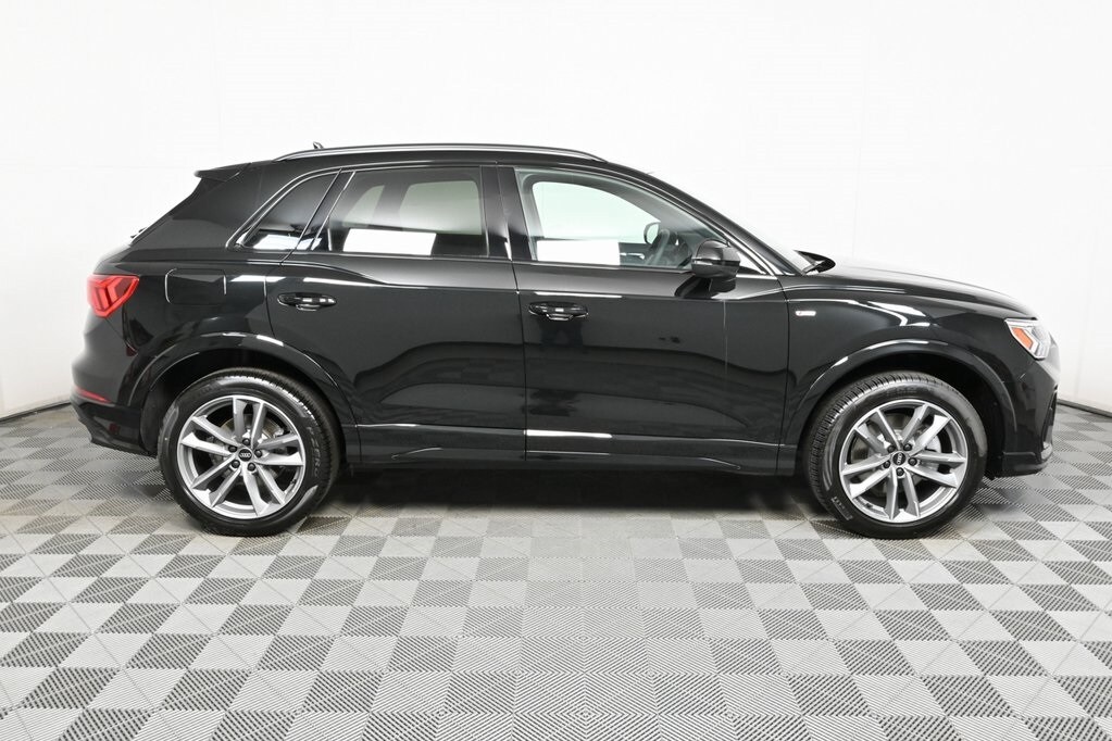 2025 Audi Q3 45 TFSI S line Premium photo 2