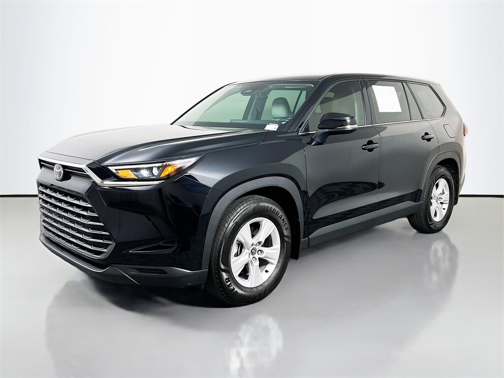 2025 Toyota Grand Highlander LE photo 3