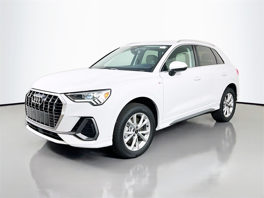 2025 Audi Q3 45 TFSI S line Premium photo 3