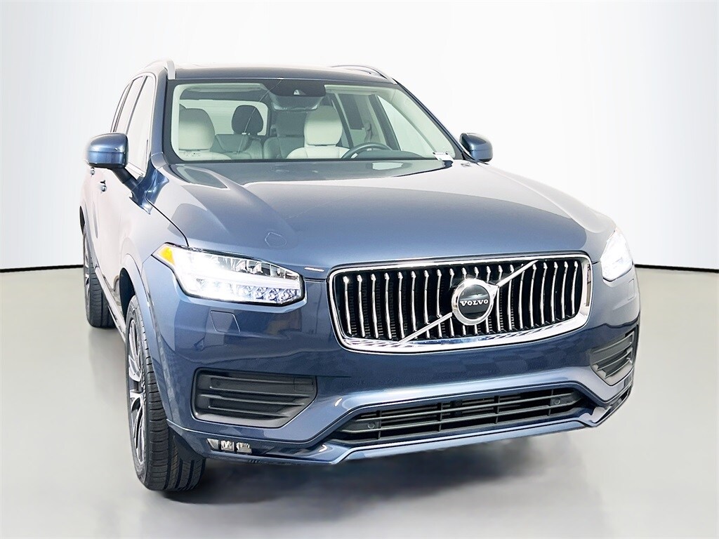 2022 Volvo XC90 T6 Momentum photo 2