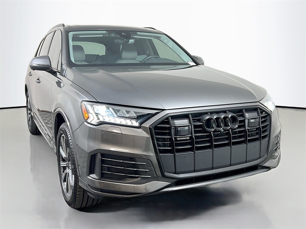 2024 Audi Q7 45 Premium Plus photo 2
