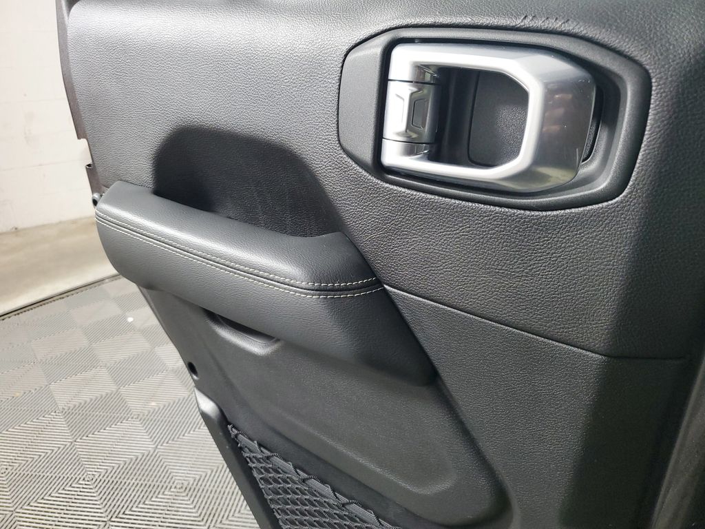 2020 Jeep Wrangler Unlimited Sahara - Photo 15