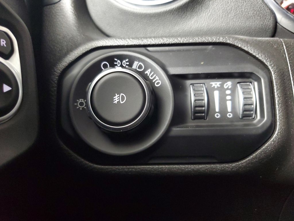 2020 Jeep Wrangler Unlimited Sahara - Photo 32
