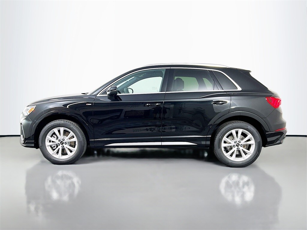 2025 Audi Q3 45 TFSI S line Premium Plus photo 4