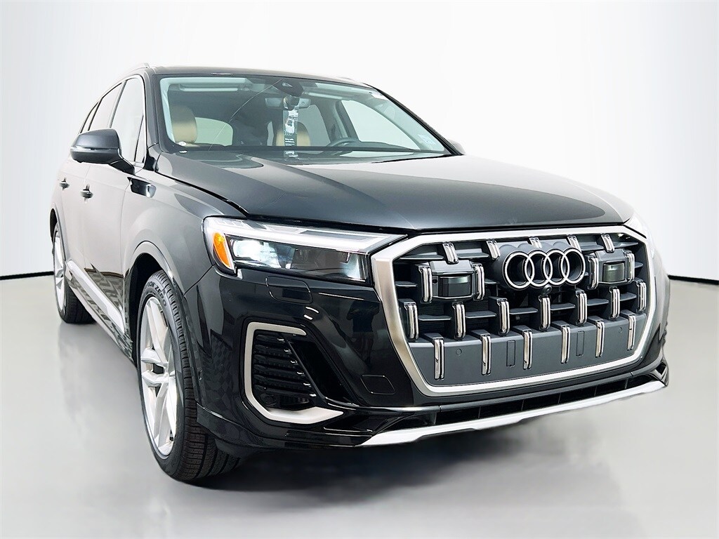 2025 Audi Q7 55 Premium Plus photo 2