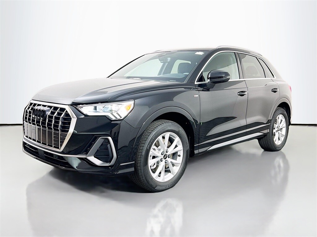 2025 Audi Q3 45 TFSI S line Premium Plus photo 3