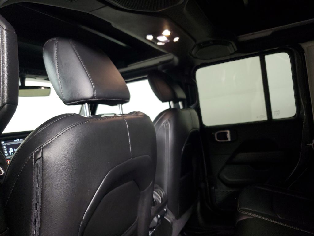2020 Jeep Wrangler Unlimited Sahara - Photo 11