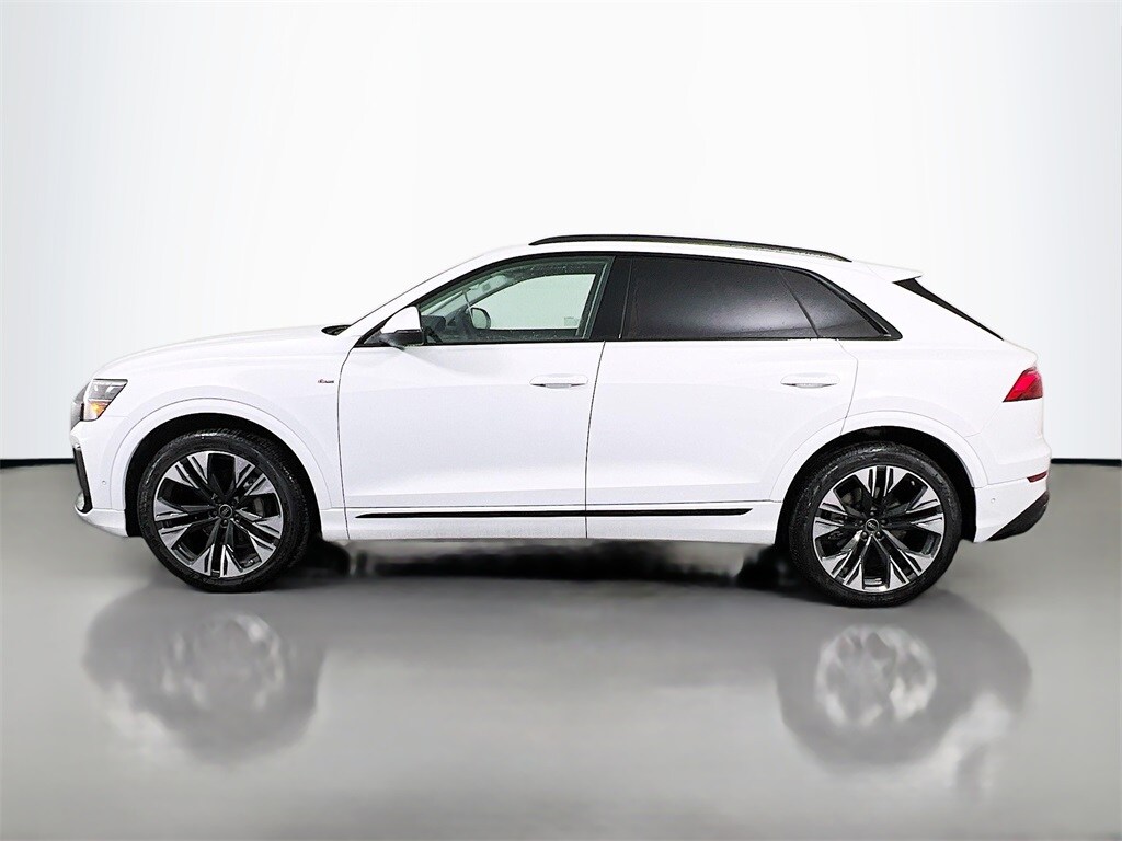 2025 Audi Q8 55 Premium Plus photo 4