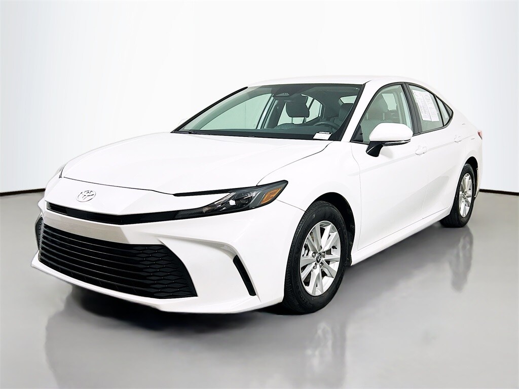 2025 Toyota Camry LE photo 3