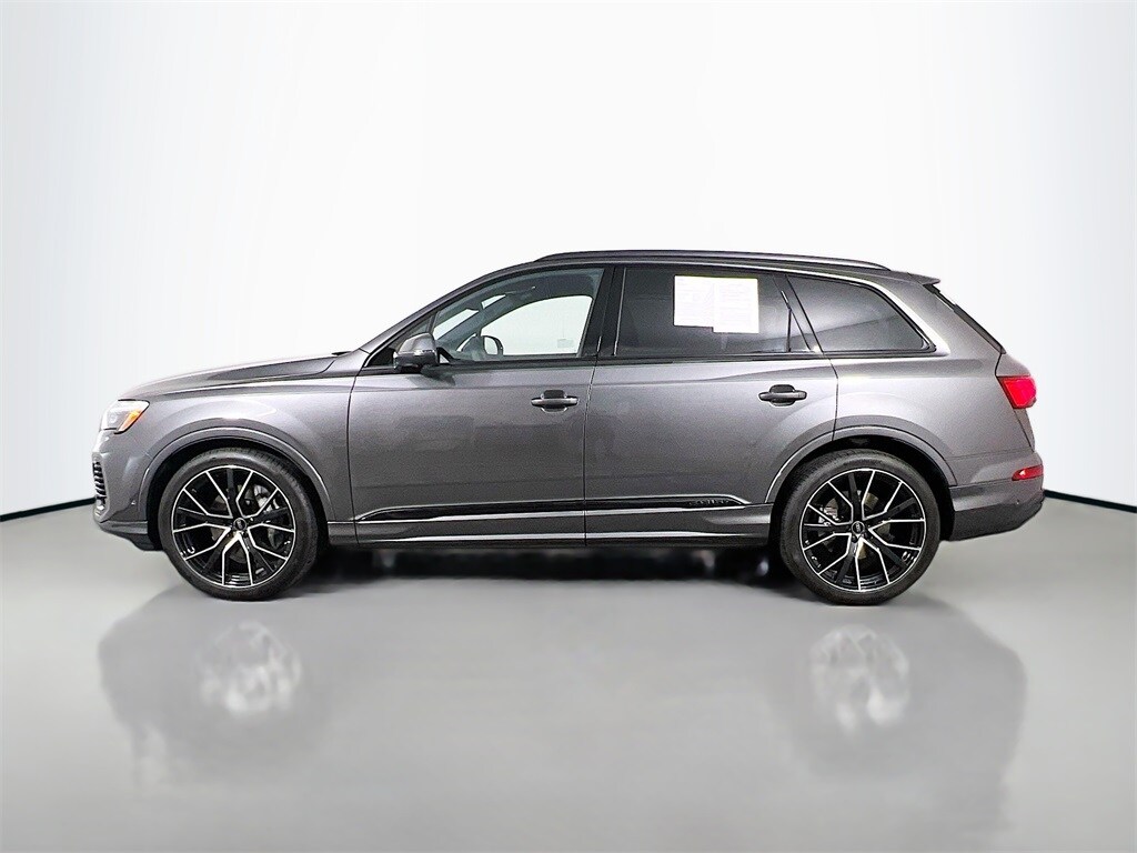 2025 Audi Q7 55 Premium Plus photo 2