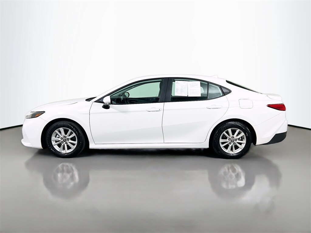 2025 Toyota Camry LE photo 4