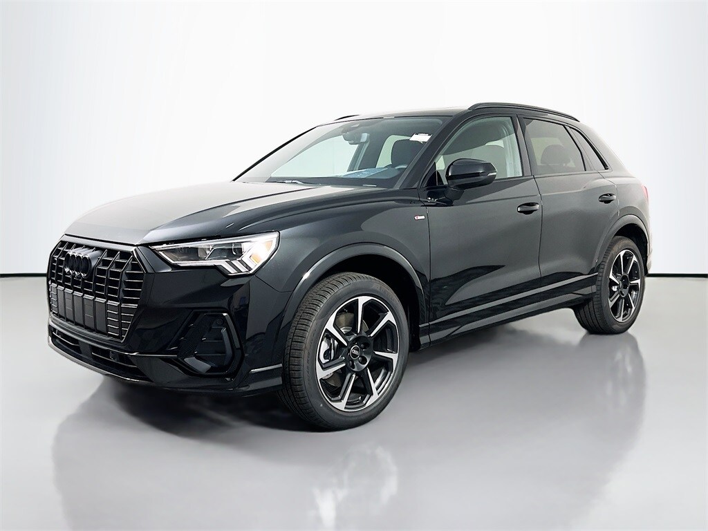 2025 Audi Q3 45 TFSI S line Premium Plus photo 3