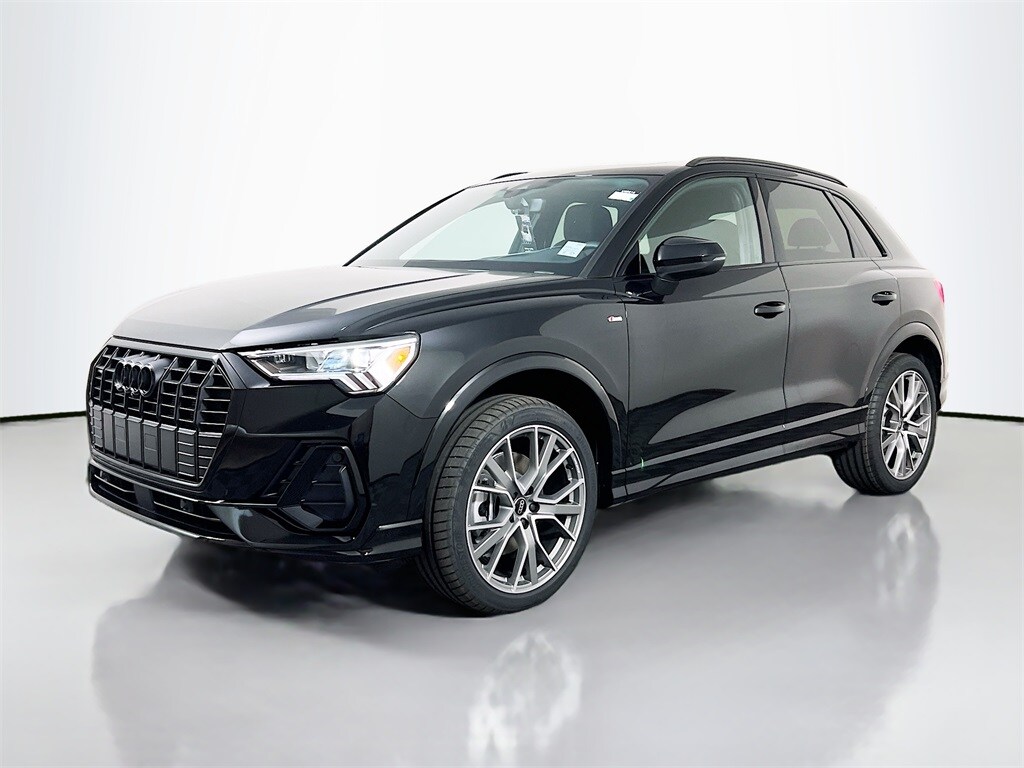 2025 Audi Q3 45 TFSI S line Premium Plus photo 3
