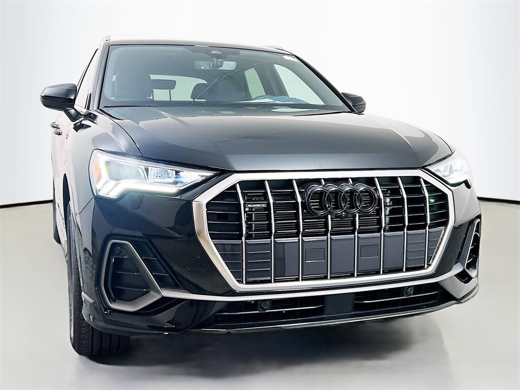 2025 Audi Q3 45 TFSI S line Premium Plus photo 2
