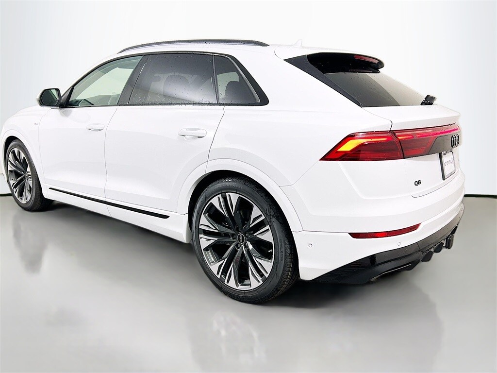 2025 Audi Q8 55 Premium Plus photo 3