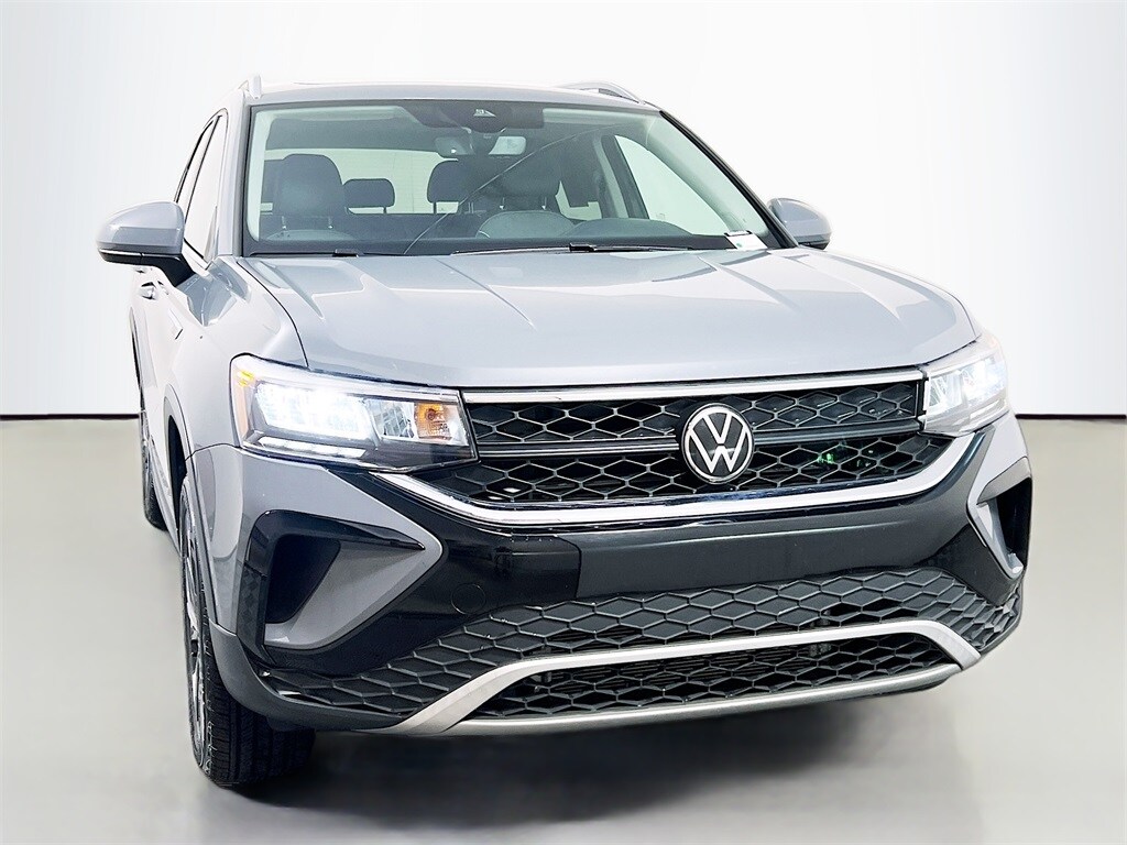 2024 Volkswagen Taos SE photo 2