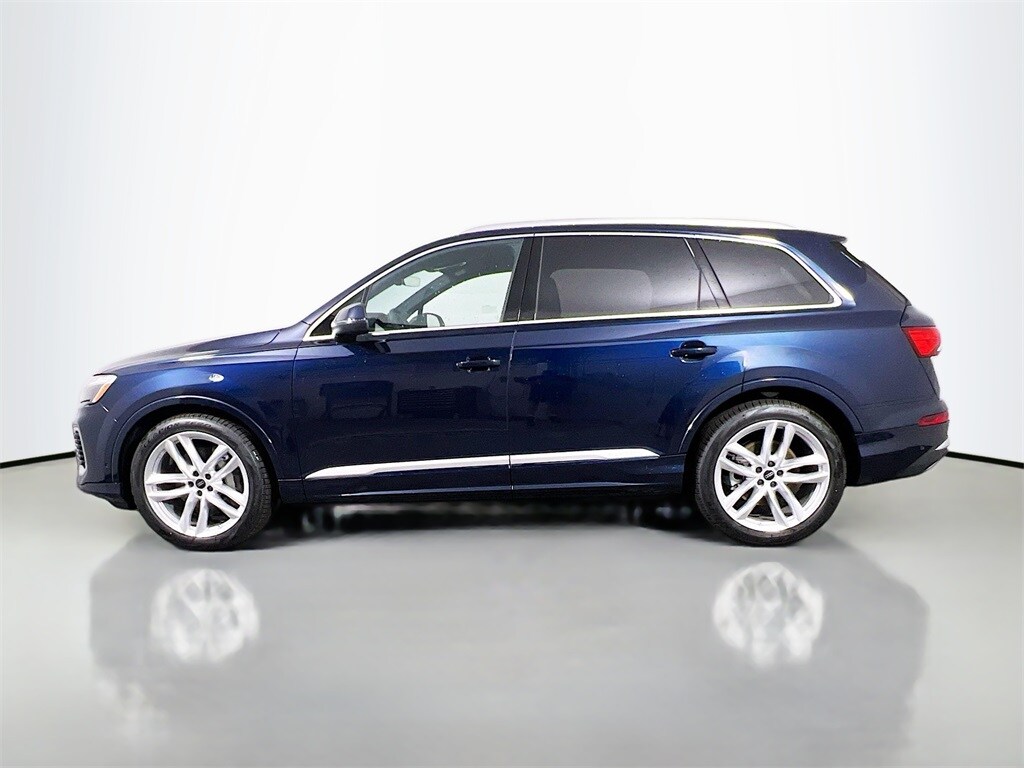 2025 Audi Q7 55 Premium Plus photo 3