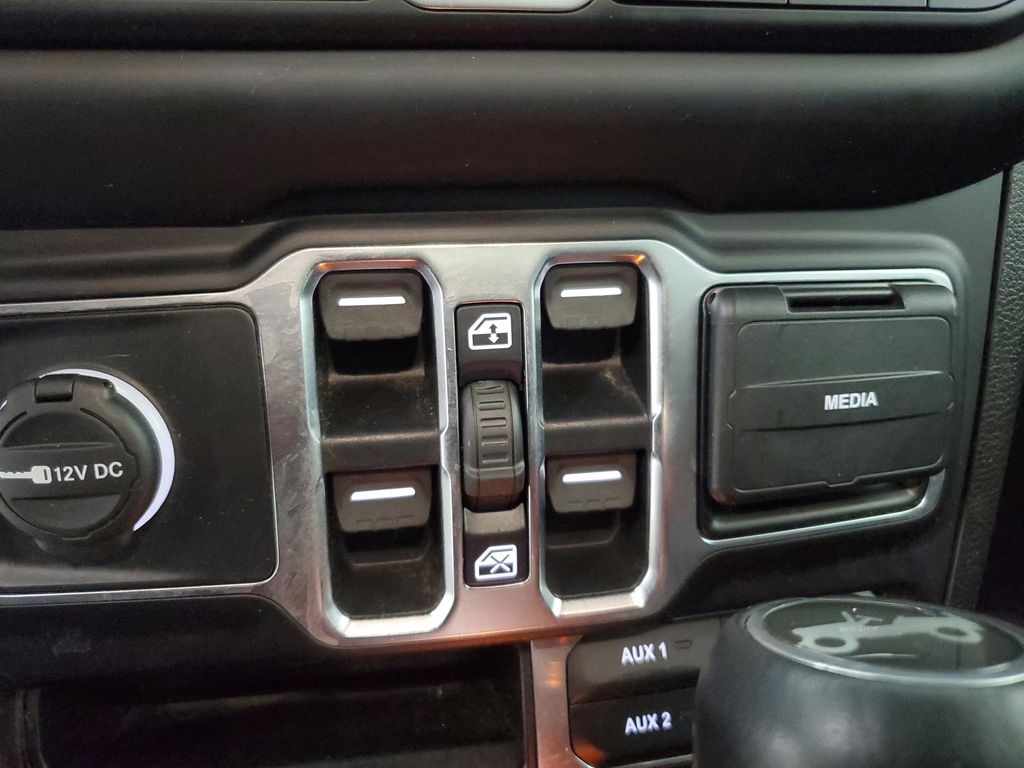 2020 Jeep Wrangler Unlimited Sahara - Photo 17