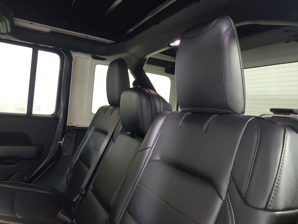 2020 Jeep Wrangler Unlimited Sahara - Photo 10