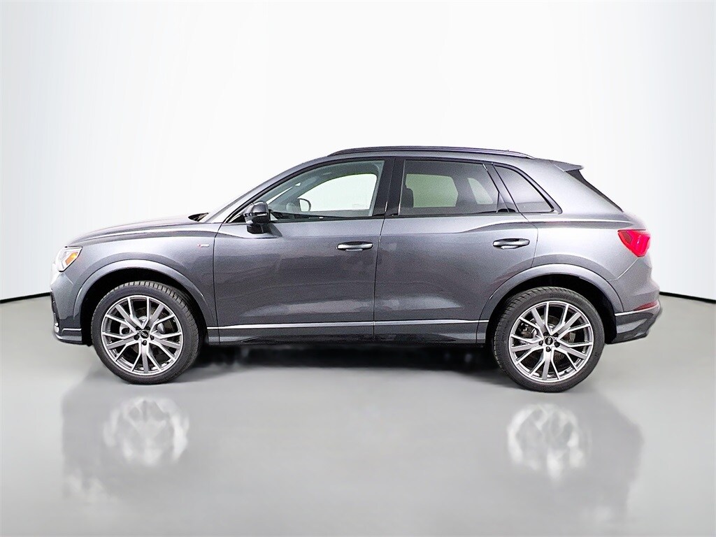 2025 Audi Q3 45 TFSI S line Premium Plus photo 4