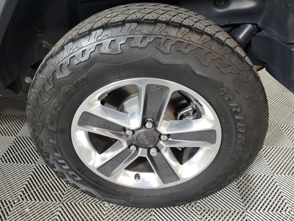 2020 Jeep Wrangler Unlimited Sahara - Photo 8
