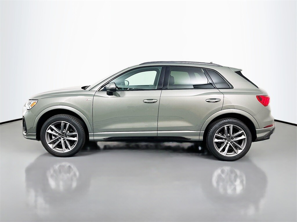 2025 Audi Q3 45 TFSI S line Premium photo 4