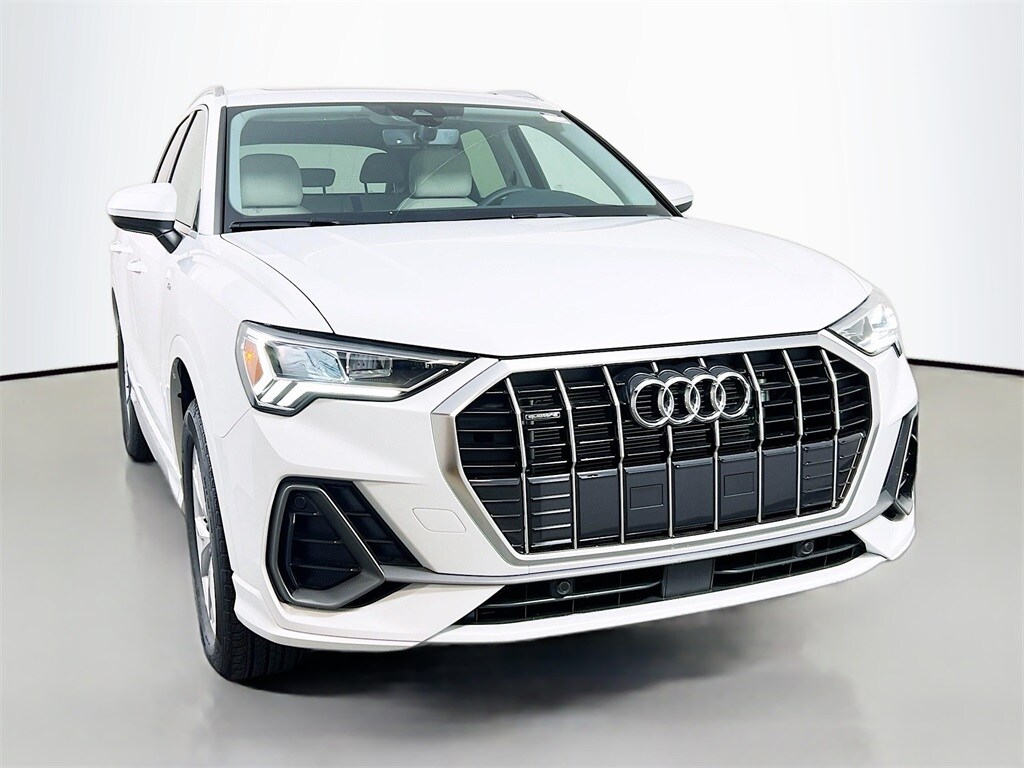 2025 Audi Q3 45 TFSI S line Premium photo 2