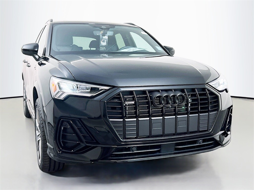 2025 Audi Q3 45 TFSI S line Premium Plus photo 2