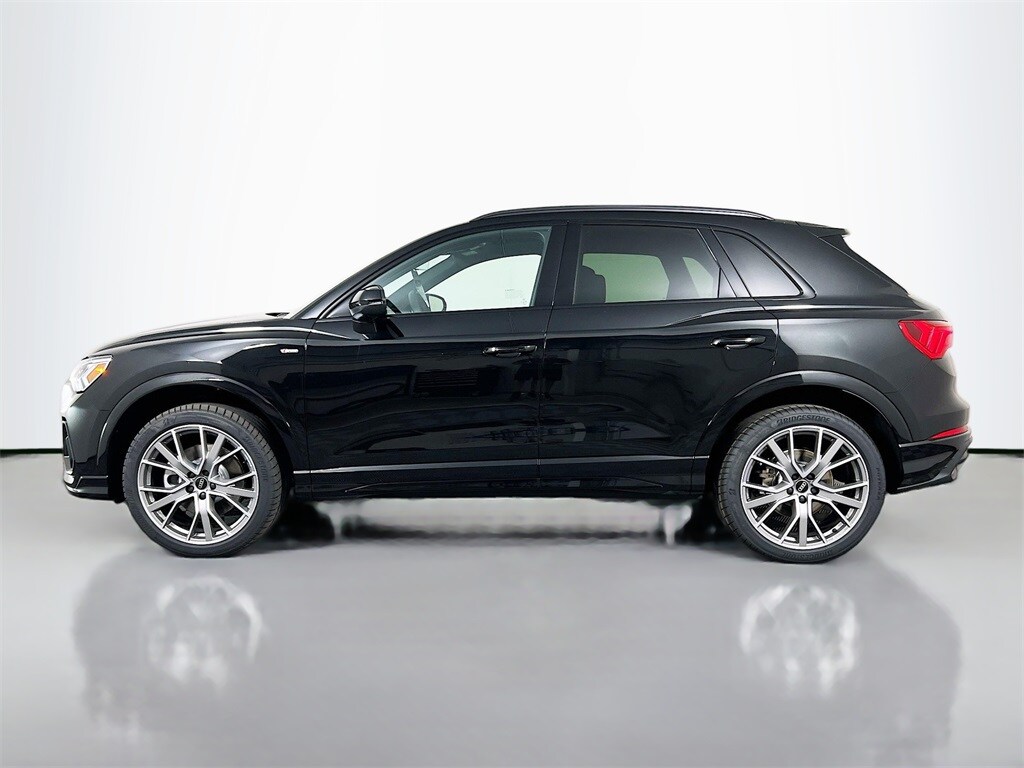 2025 Audi Q3 45 TFSI S line Premium Plus photo 4