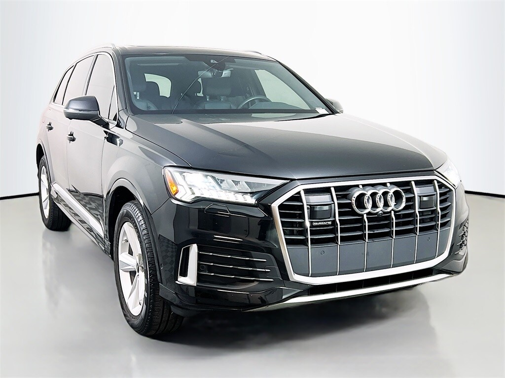 2023 Audi Q7 45 Premium Plus photo 2