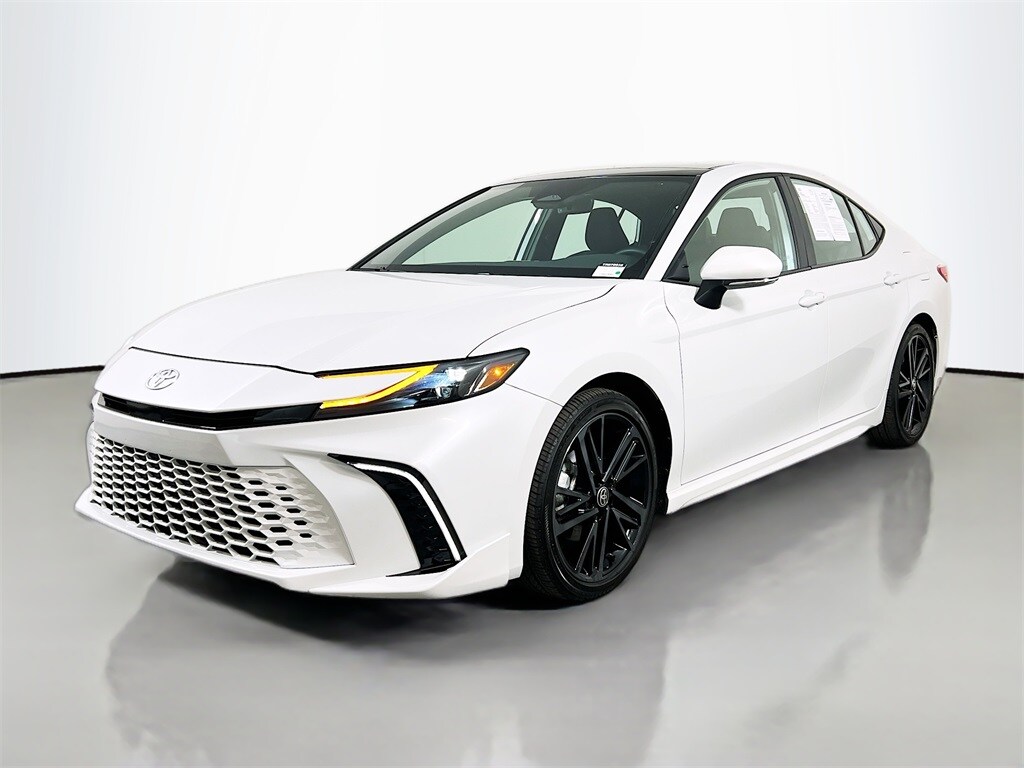 2025 Toyota Camry XSE photo 3